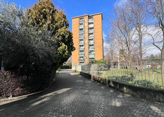 Elegante Bilocale Ristrutturato - Metro Inganni Apartment *