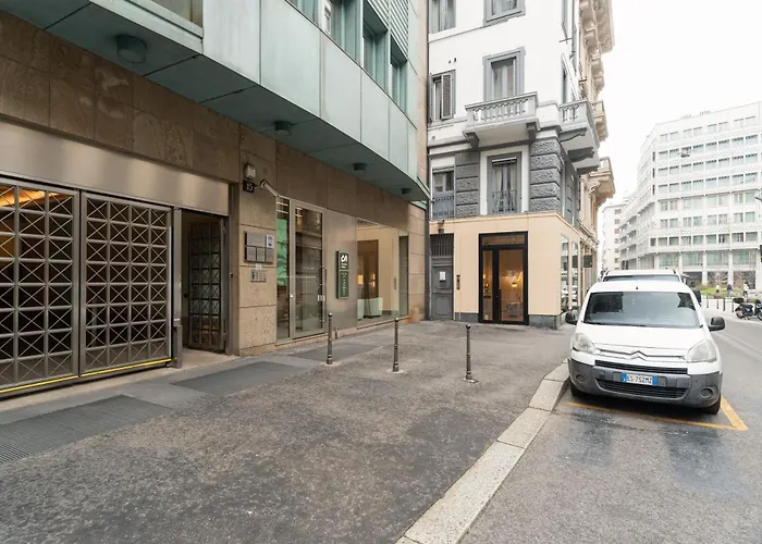 Duomo - San Babila - Elegante Trilocale Con Balcone *