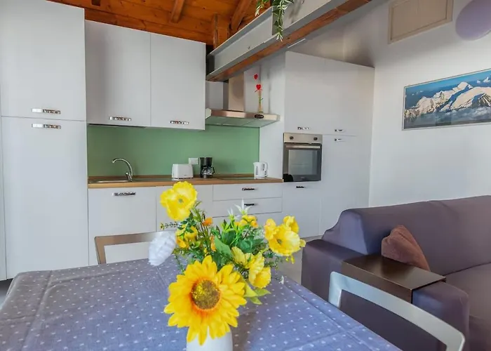 Homey Grandeur - Spacious With Terrace & Wi-fi Apartment Milan