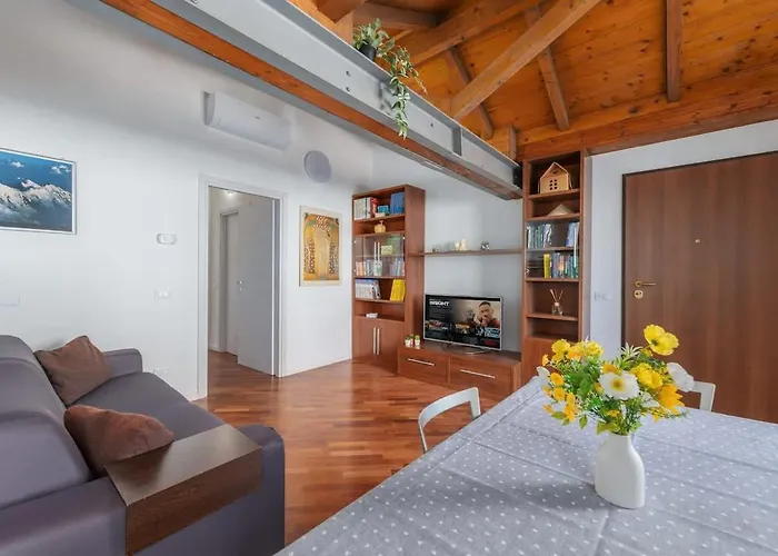 Homey Grandeur - Spacious With Terrace & Wi-fi