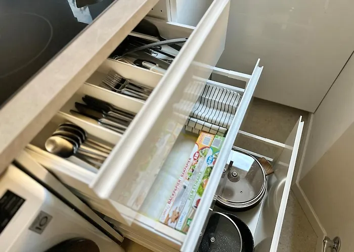 Designer Apartment, Entire Home, 2 Bathrooms, For Families, Groups מילאנו