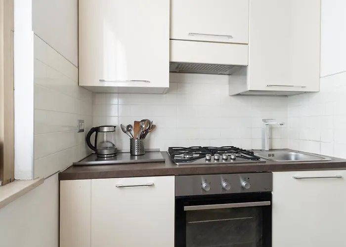 Youth Bovisa Politecnico - Tram 2 To Areas מילאנו