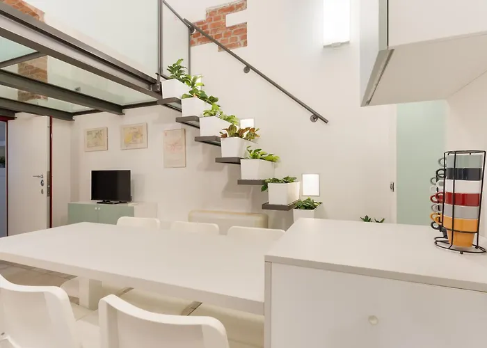 Charming Near M1 Loreto And Iconic Tram 1 To Center *