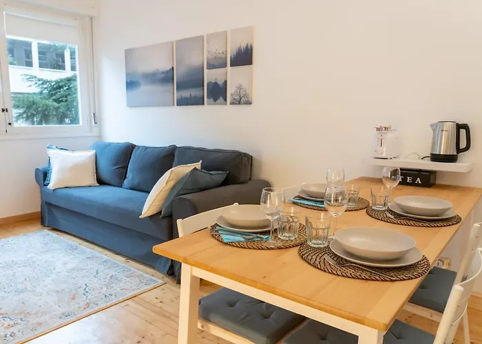 Parking, 2 Min To Metro, 8 Min To Rho Fair *