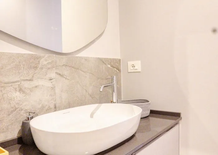 Darsena Contemporary - Spacious 2br A Few Steps From Centre *