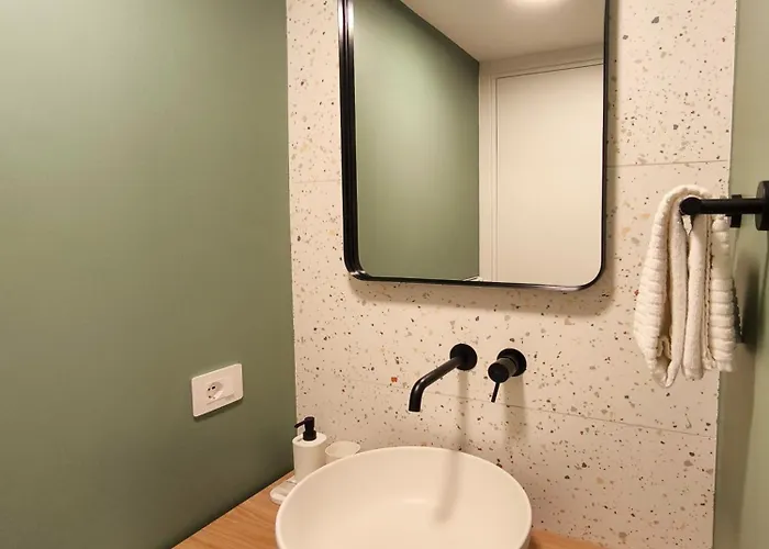 Apartment Drops & Dots In The Key Area Of