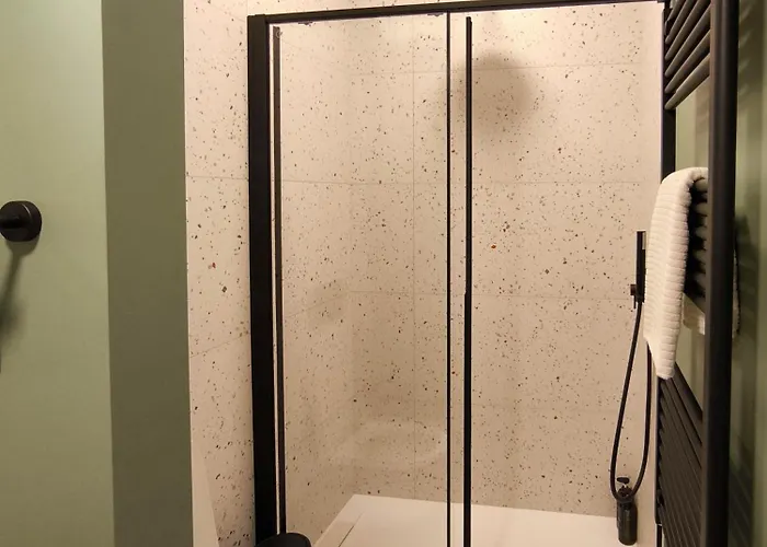 Apartment Drops & Dots In The Key Area Of Mailand