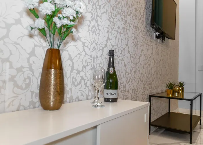 Bright '44' Cosy And Apartament Mediolan