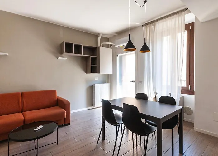 Youhosty - With Ac, Metro Stop 밀라노