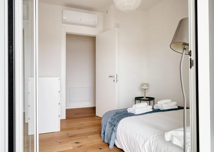 Apartment Just Urban - Bright 2br With Terrace 10 Min M4 To Duomo Mailand
