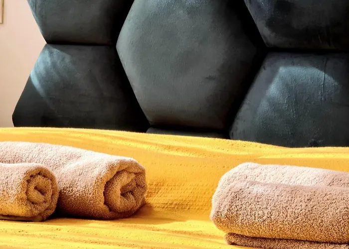 Modern Loft A Few Stops From The Center *