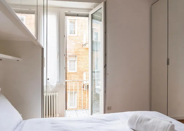 Youhosty - Falcone 7 * Milán