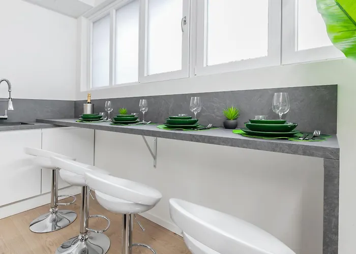 Urban Jungle M3 Duomo 12 Min Milan