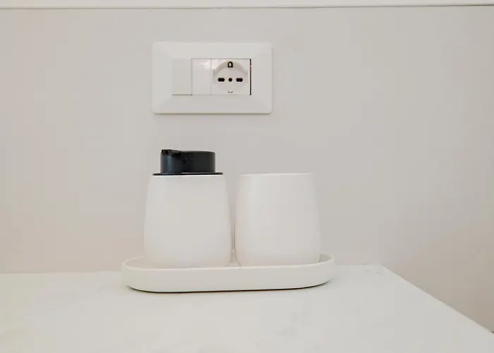 アパート Modern One-bedroom With Terrace - Naviglio Martesana *