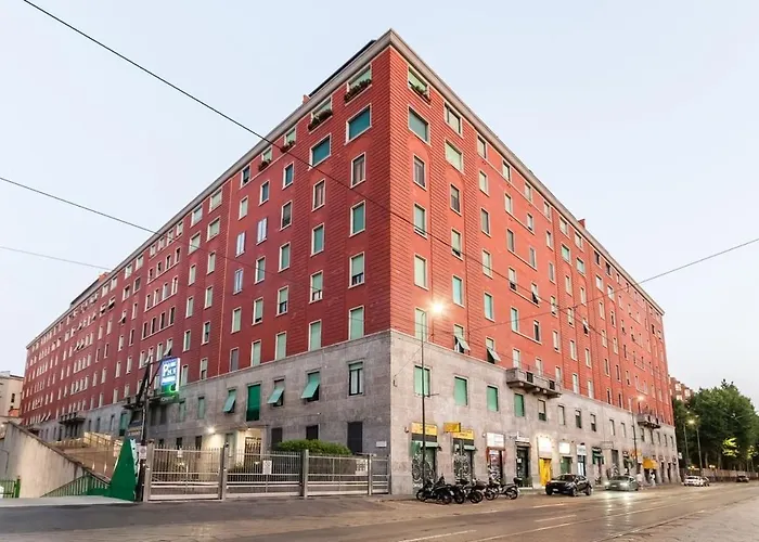 Large Near The Station Daire *