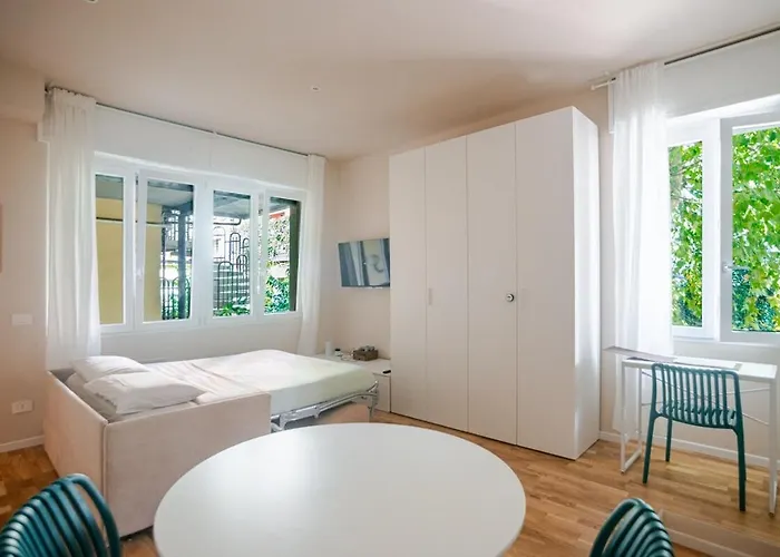 Modern Gem In Milánó