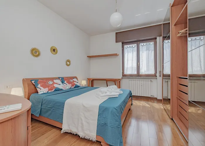 Daire Stylish Near Duomo, Near Metro, Balcony