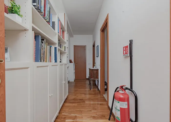 Stylish Near Duomo, Near Metro, Balcony Daire *