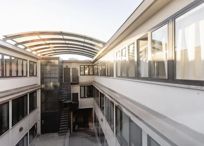 شقة Black & Light