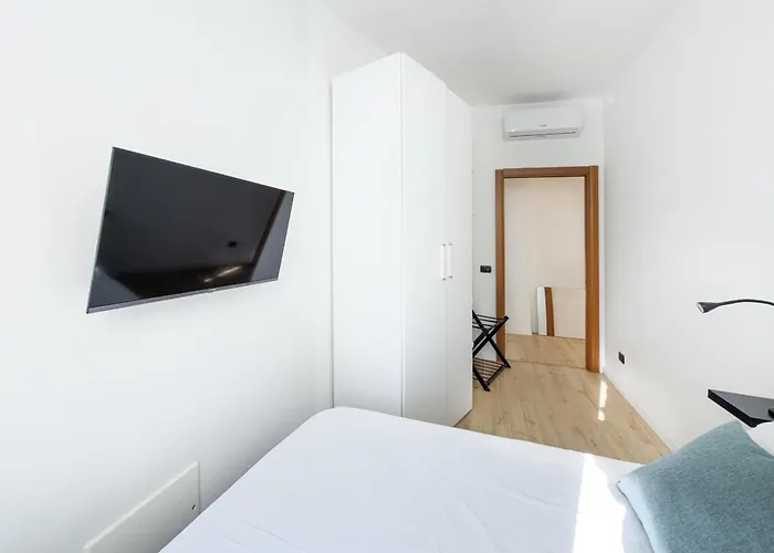 Casa Enea Luxury House - Bocconi Navigli - Private Parking Lejlighed