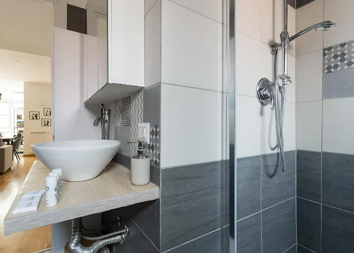 Guesthost - Modern In Corvetto * 밀라노