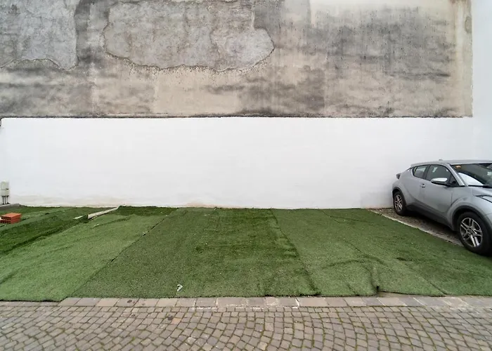 Spacious With Wifi And Ac & Parking