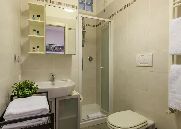 Lodi, 65 - Your Base Милан