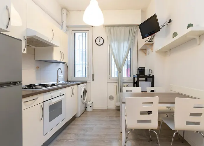 Comfortable Two-room Porta Romana M3 * Mailand