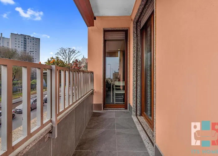 San15 - Elegant With View - Apartman *