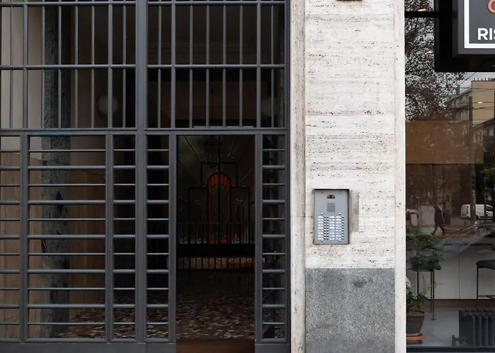 Luminoso Trilocale Piano Alto Vicino All' Arco Della Pace Lägenhet