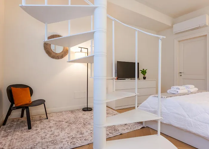 Elegant Duplex With Modern Design In * Milán