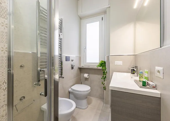 Navigli Bilocale Moderno Con Balcone Sul Giardino
