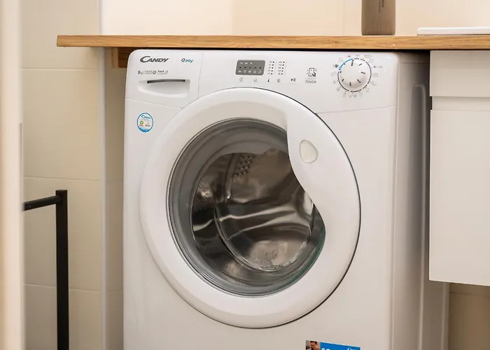 Entire With Patio In The Isola Area