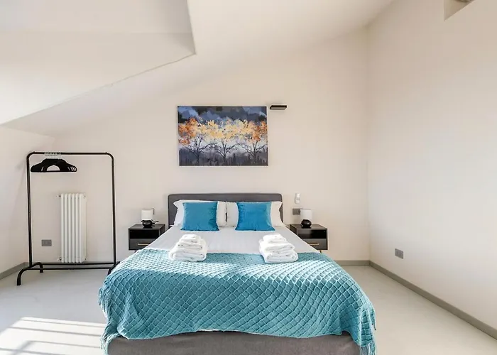 Luxury Elegant Penthouse 2 Bedrooms, 2 Bathrooms * Milaan