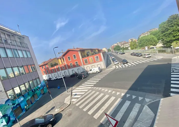 Modica Home, Nel Cuore Di Famagosta, In Posizione Tranquilla
