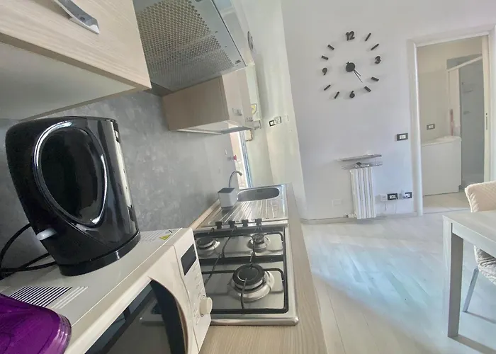 Modica Home, Nel Cuore Di Famagosta, In Posizione Tranquilla *