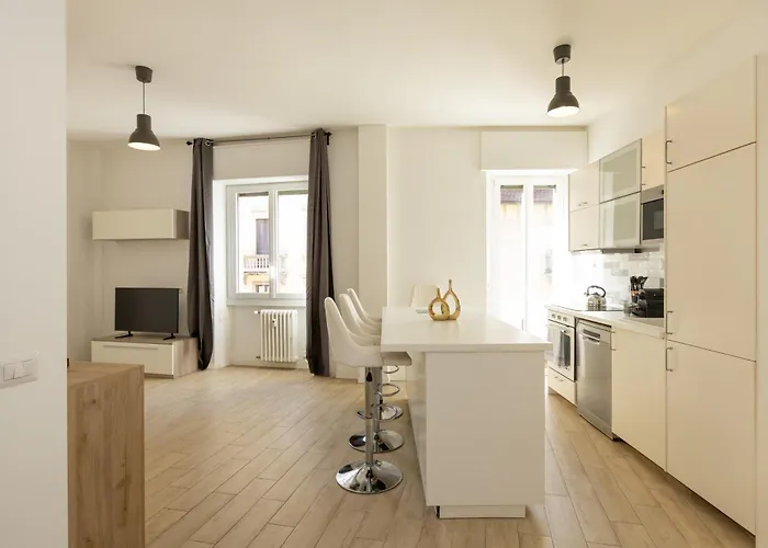 Artstay - Near Metro, Train Station, Isola Apartment
