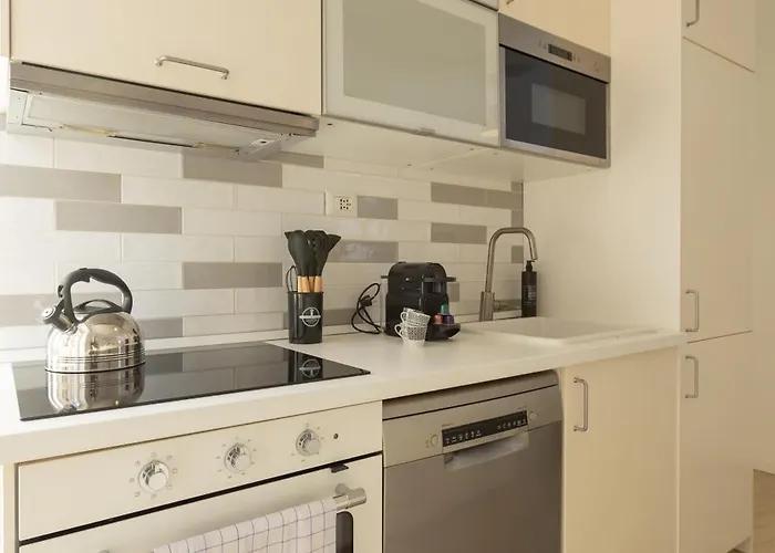 Apartment Artstay - Near Metro, Train Station, Isola