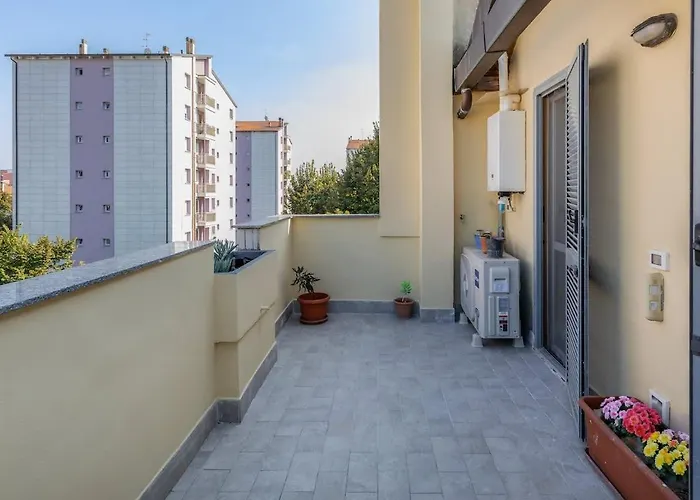 Homey Grandeur - Spacious With Terrace & Wi-fi *