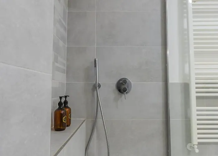 Homey Grandeur - Spacious With Terrace & Wi-fi *