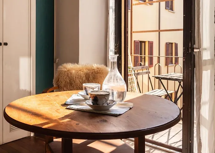 Youhosty - Ticinese Wood 60 * Milan