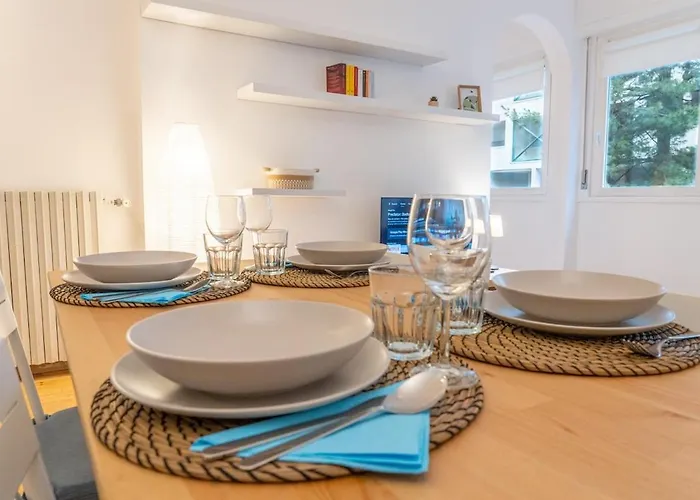 Parking, 2 Min To Metro, 8 Min To Rho Fair *