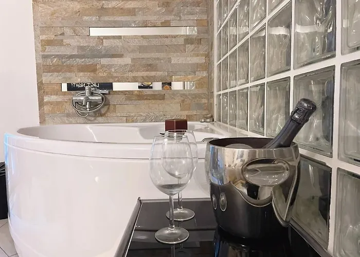 2-level Designer Loft In Isola District 米兰