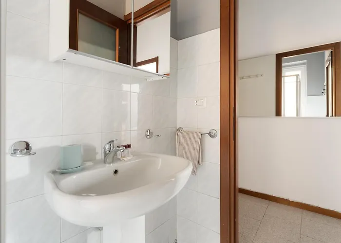 Apartamento Guesthost - Morazzone Bright And Cozy Design Flat *