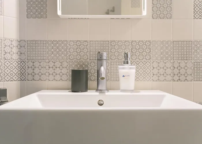 Navigli - Via Vigevano 45 *