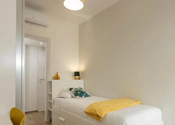 Art - Bocconi Near Train Station, Navigli