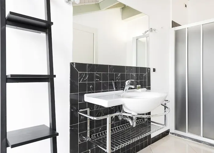 Apartment Easylife - - C Italia 68bp5 - P Ticinese