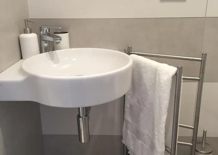 Lovely Very Near Zara Metro Station M3m5 *