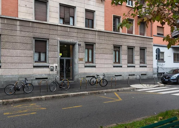 Youhosty - Lodi Rosso 121 * ميلان