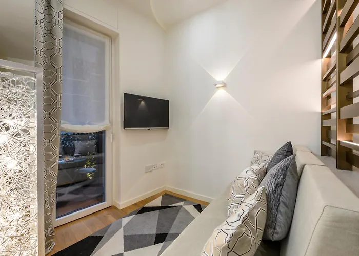 Gian Giacomo Mora, 13 Raffinato Monolocale In Centro *